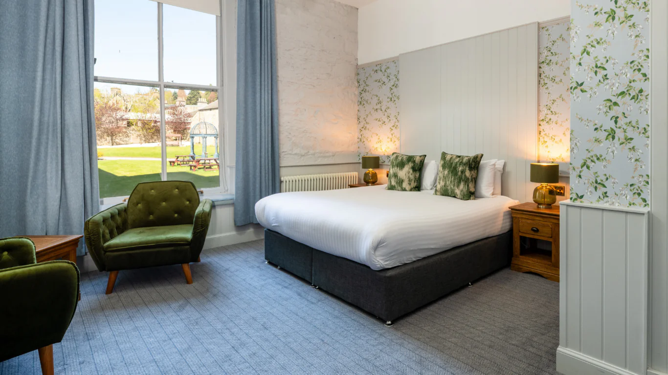 bedroom fishers hotel, pitlochry